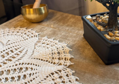 Handgehäkeltes Spitzendeckchen – zeitlose Handarbeit für dein Zuhause – weiß (2)